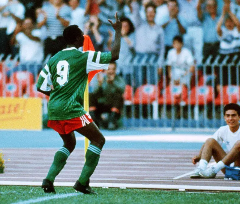 Roger Milla célèbre un but lors de la Coupe du Monde 1990